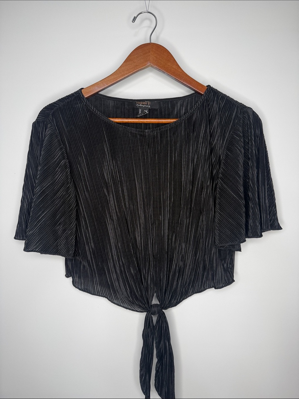 Forever 21 Contemporary Pleated Cropped Tie Front Blouse XS